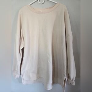 Universal Threads  Women's Cream Crew Neck Oversized SWEATSHIRT